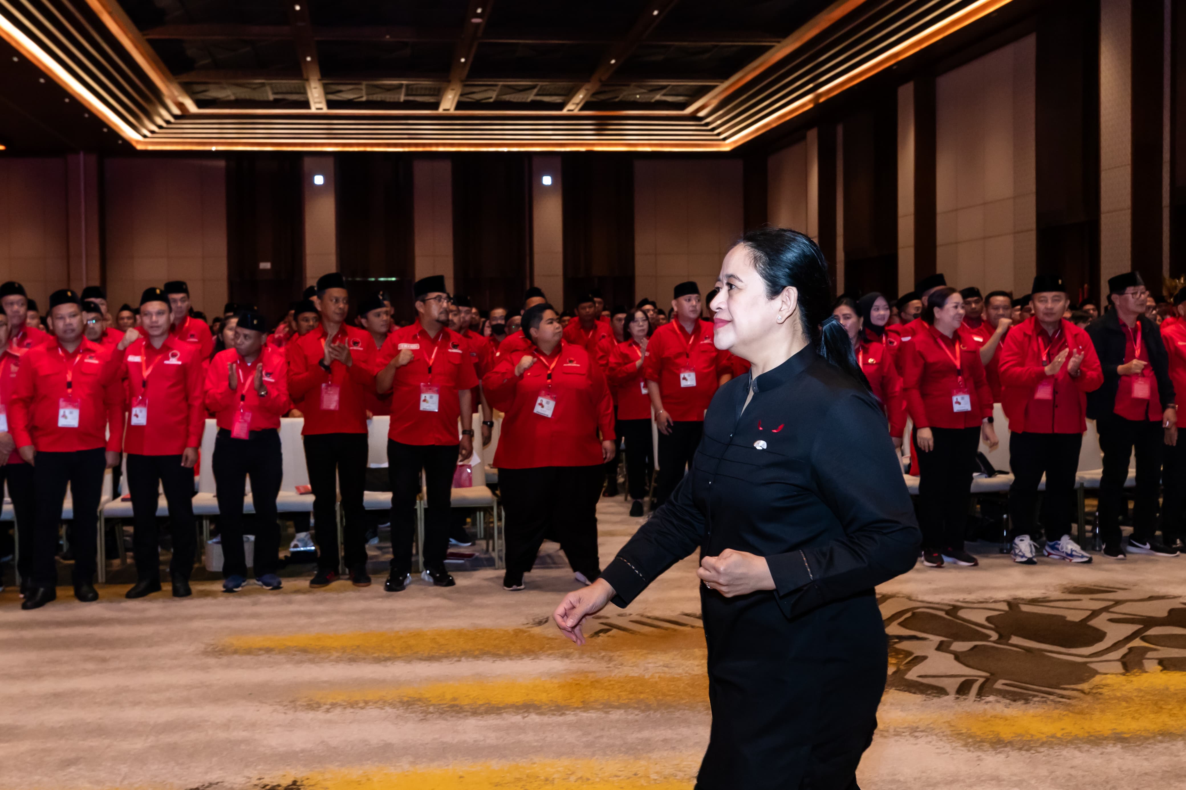 Puan Maharani menutup Bimtek PDIP di Bali, serukan kader legislatif solid dan pelopor perjuangan politik partai menghadapi tantangan menuju Pemilu 2029.