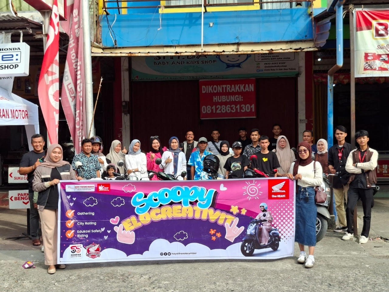 Anggota Scoopy Community ambil bagian dalam kegiatan Scoopy Velocreativity yang digelar PT HPM bersama Dealer Pancaran Motor.