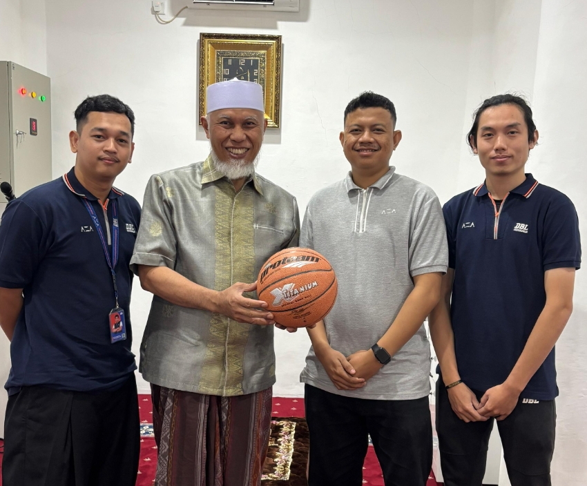 Gubernur Sumbar Mahyeldi Ansharullah saat menerima panitia DBL, Kamis (31/7/2025). (Foto: IST)