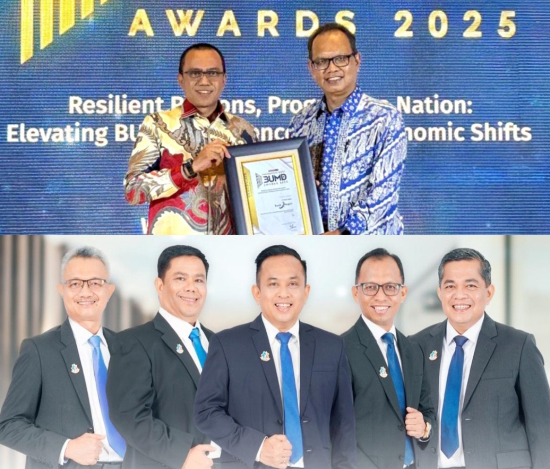 Pemimpin Bank Nagari Jakarta, Yosviandri saat menerima penghargaan Integrated Digital Banking Services di Indonesia Best BUMD Awards 2025. (Foto: Humas)