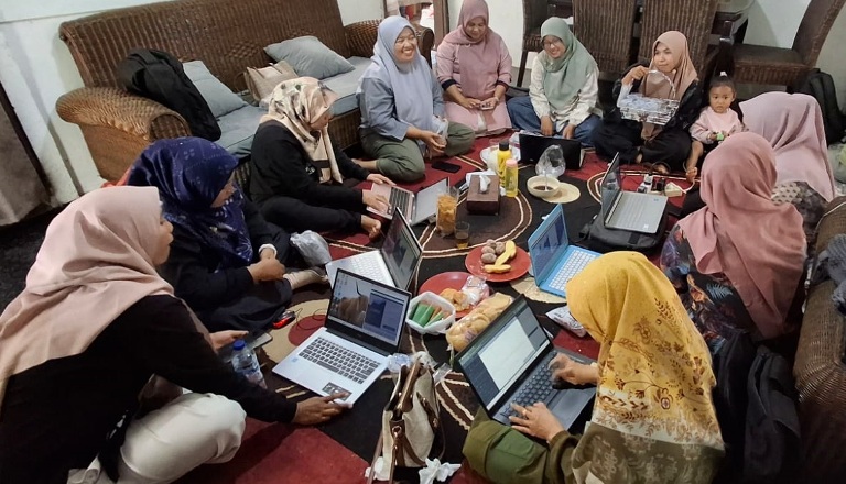 KOMPAK: Operator PAUD Tanjung Emas terlihat kompak dalam suatu kegiatan( TIM LAMN GURU)