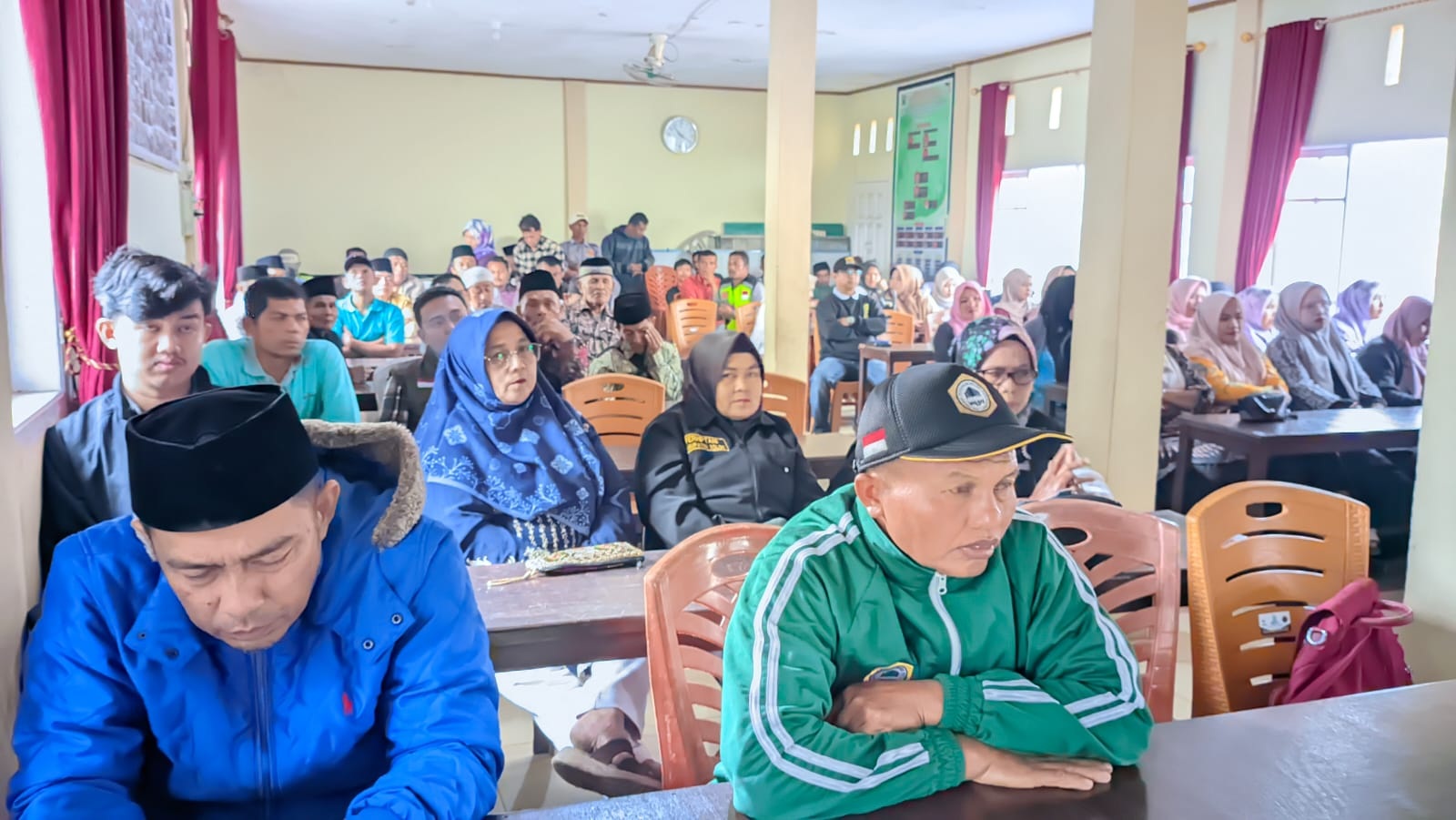 Suasana kunjungan reses Anggota DPRD Provinsi Sumbar Agus Syahdeman ke Nagari Koto Gadang Guguak, Kecamatan Gunung Talang, Kabupaten Solok, Rabu (30/7).