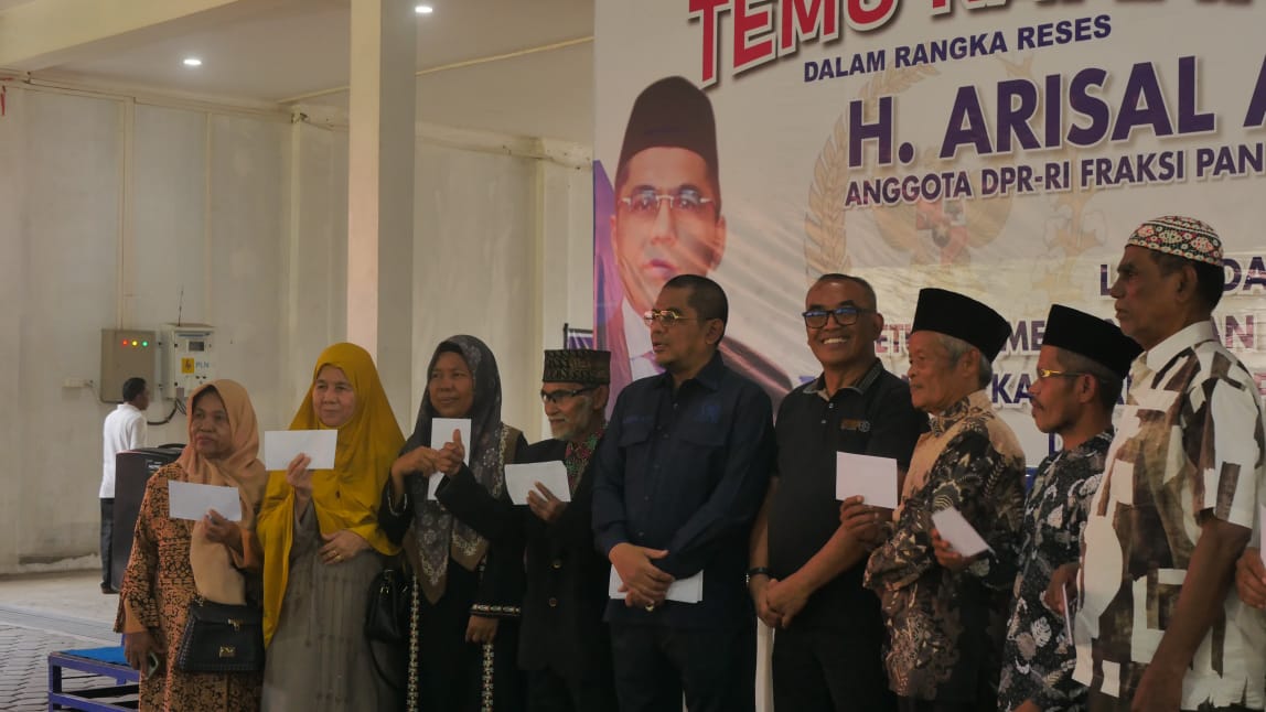 Sebanyak 340 labai dan rubiah se-Padang Pariaman menerima santunan dari H. Arisal Aziz yang disalurkan melalui gaji dan tunjangannya.
