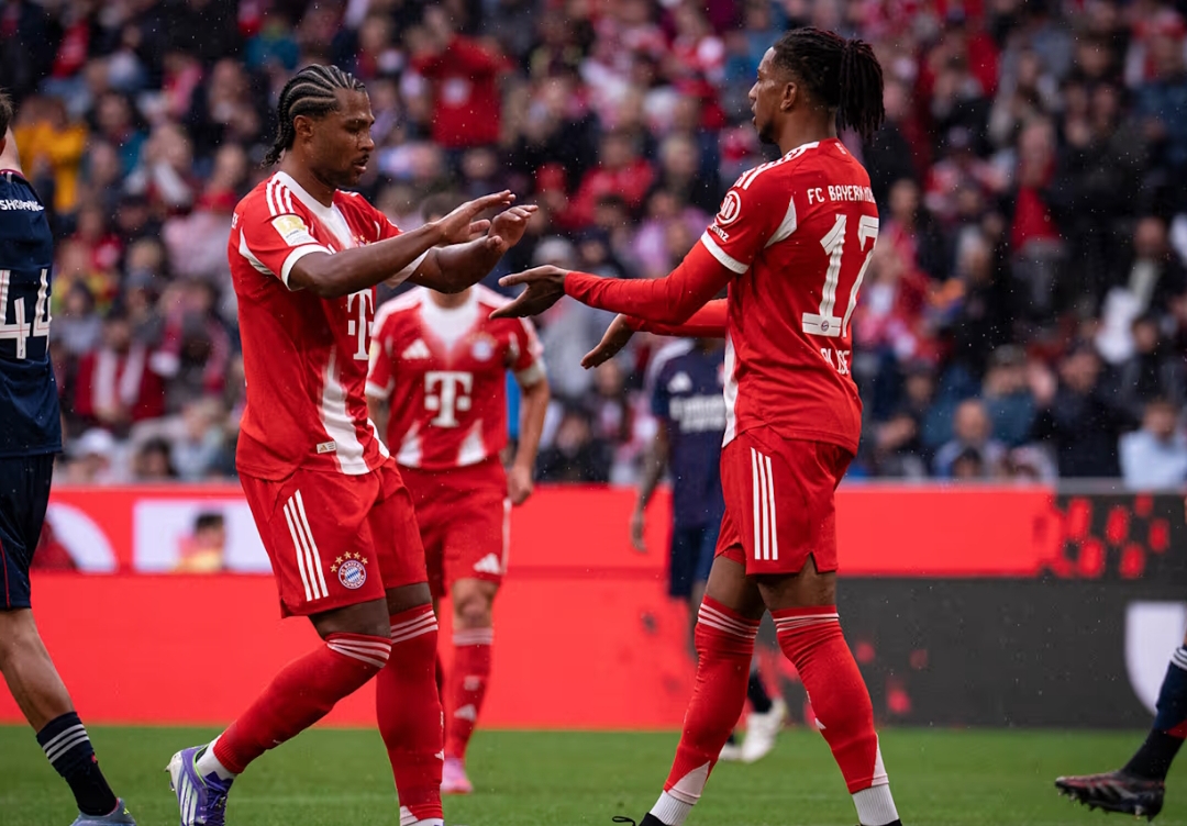 Michael Olise mencetak brace saat Bayern Munchen menang 2-1 atas Lyon dalam laga pramusim 2025/2026.(Foto: fcbayern.com)