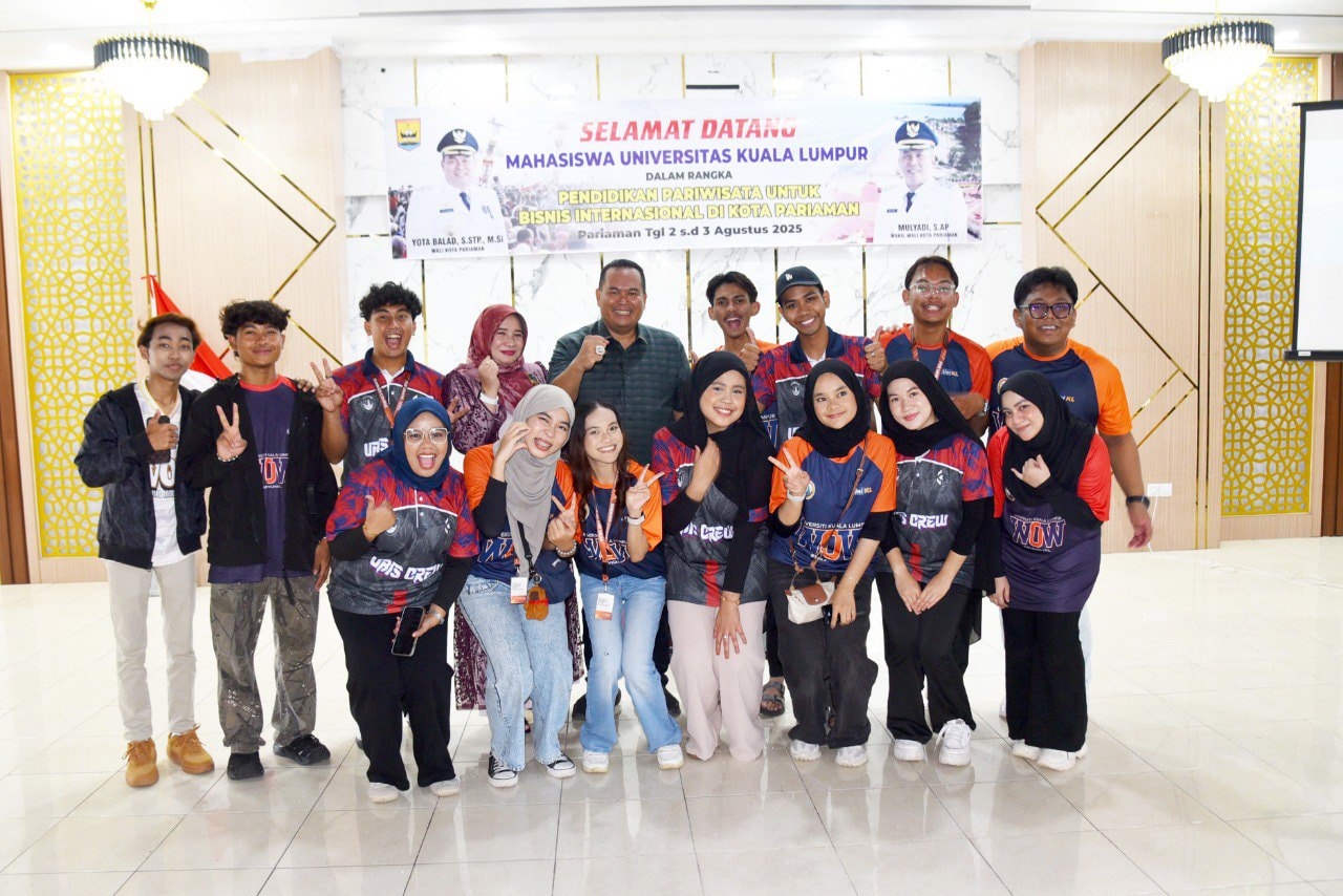 Wako Pariaman Yota Balad bersama mahasiswa Universitas Kuala Lumpur dalam program pendidikan pariwisata dan bisnis internasional.