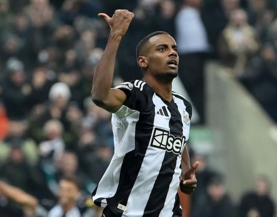 Alexander Isak saat membela Newcastle United melawan Liverpool dalam laga Premier League di St James