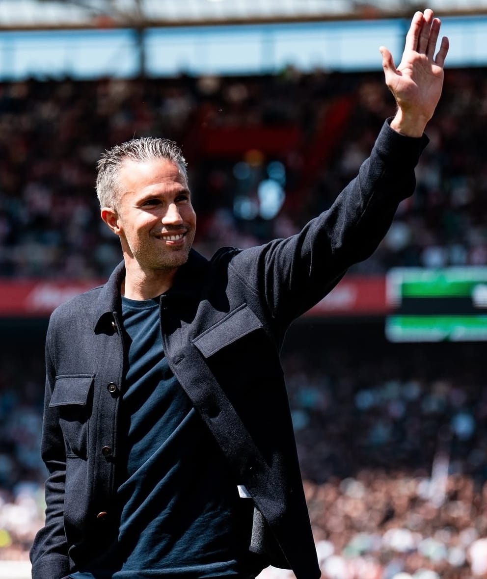 ADU TAKTIK: Pelatih Feyenoord Rotterdam Robin van Persie berhadapan dengan pelatih Fenerbahce Jose Mourinho untuk tiket lolos dari kualifikasi ketiga Liga Champions musim ini.(IG FEYENOORD ROTTERDAM)