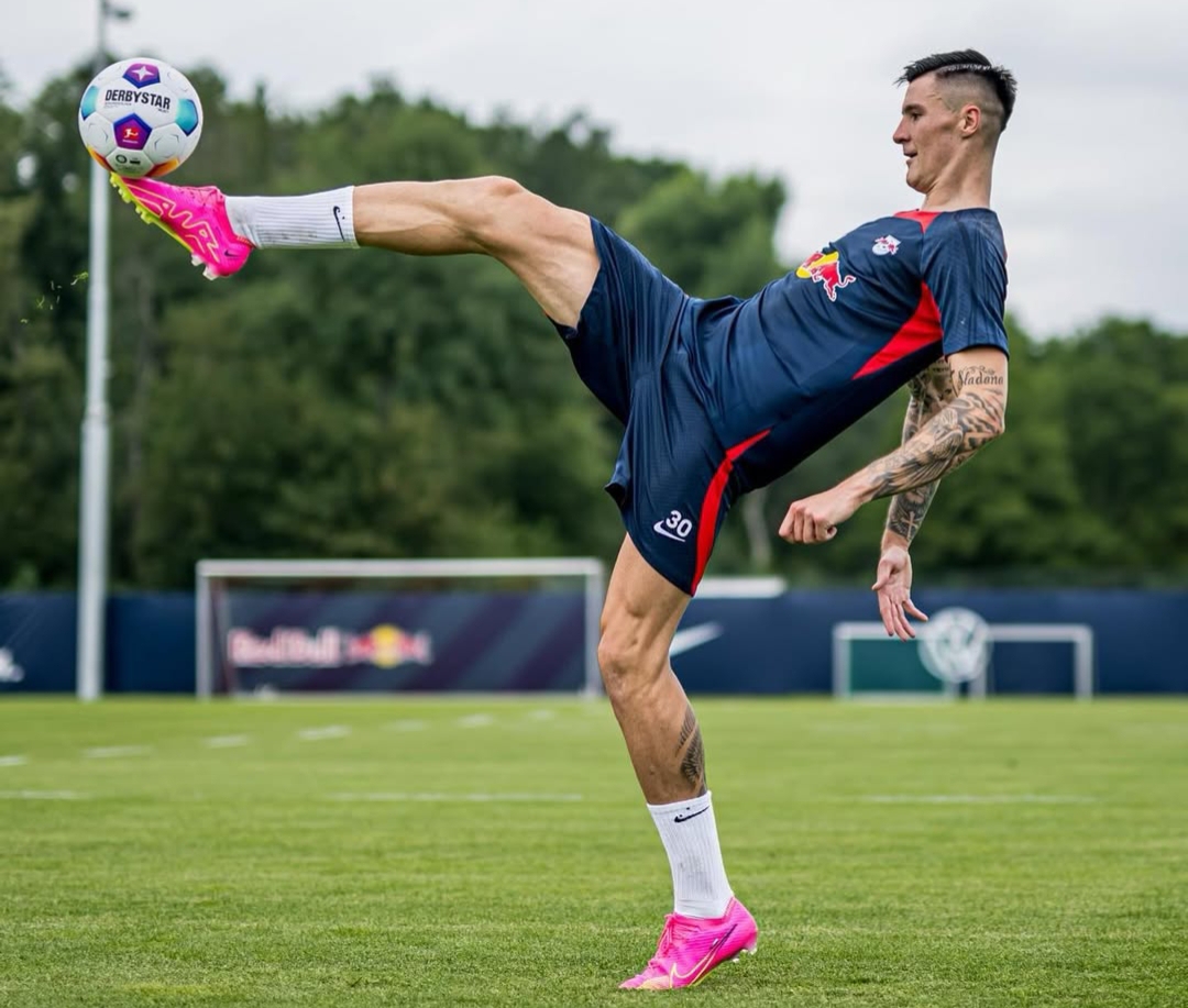 Penyerang muda asal Slovenia, Benjamin Sesko yang bermain di klub Bundesliga RB Leipzig tengah diincar Manchester United. (Foto: Instagram @benjaminsesko)