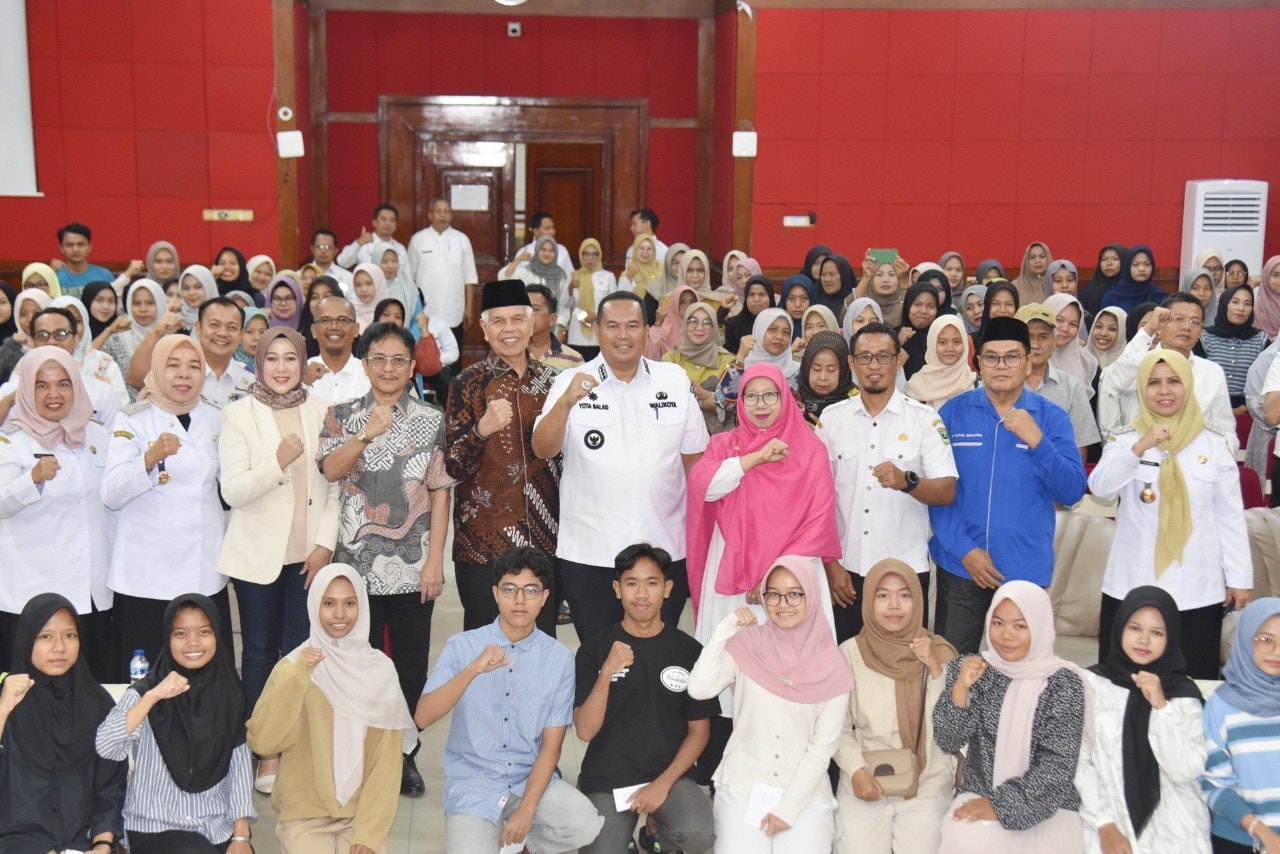 Wali Kota Pariaman lepas 111 mahasiswa Program Saga Saja Plus 2025 ke 14 Perguruan Tinggi, komitmen lanjutkan pendidikan warga kurang mampu.