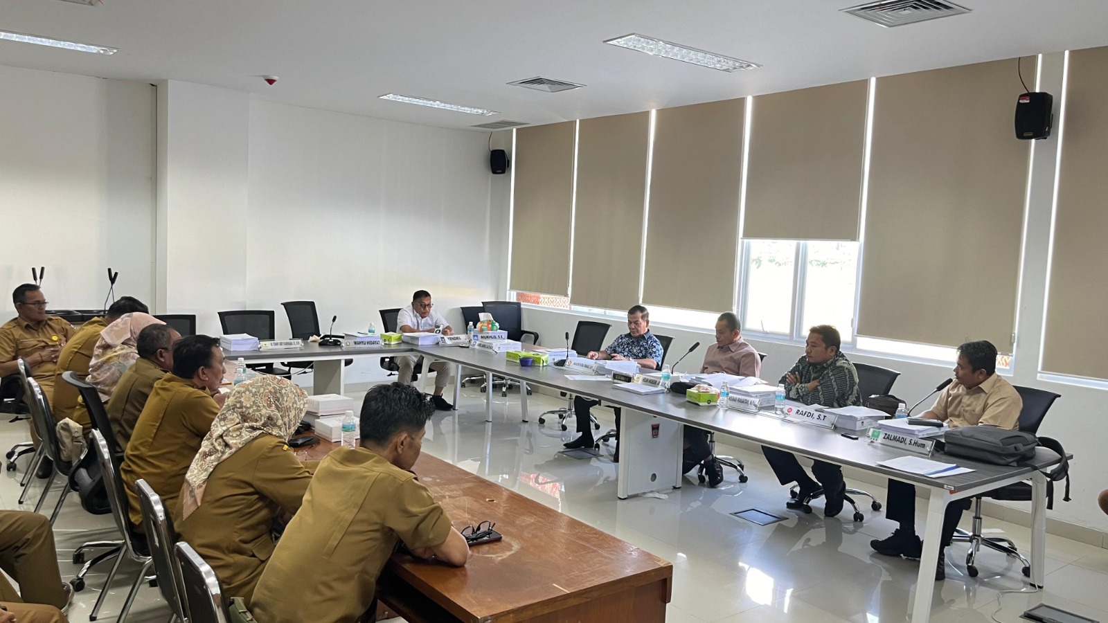Komisi III DPRD Kota Padang menggelar rapat pembahasan di Kantor DPRD Kota Padang, kemarin.