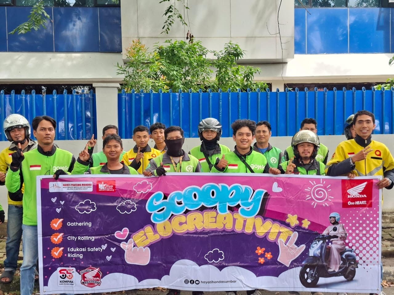 PT HPM bersama komunitas Honda Scoopy ojek online Kota Padang dalam kegiatan Scoopy Velocreativity.