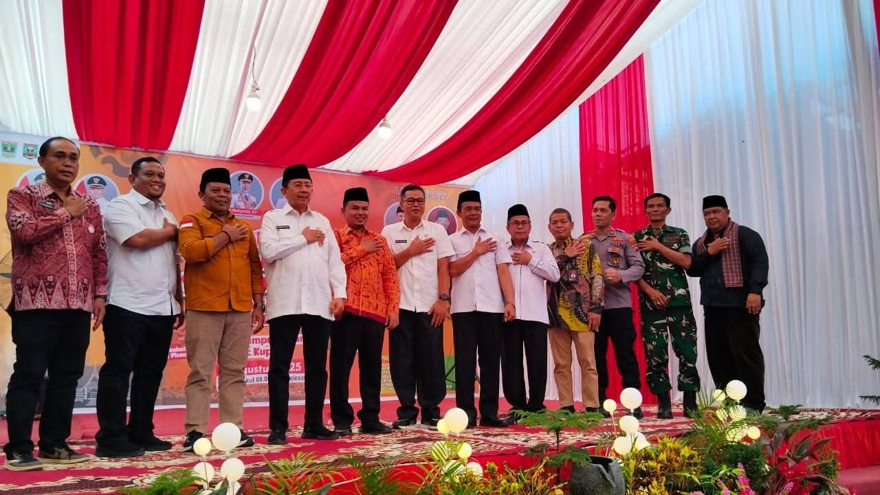 Suasana pembukaan Festival Kuliner Sijunjung 2025 Warisan Budaya Tak benda di Desa Kampung Baru Kecamatan Kupitan, Rabu (6/8).