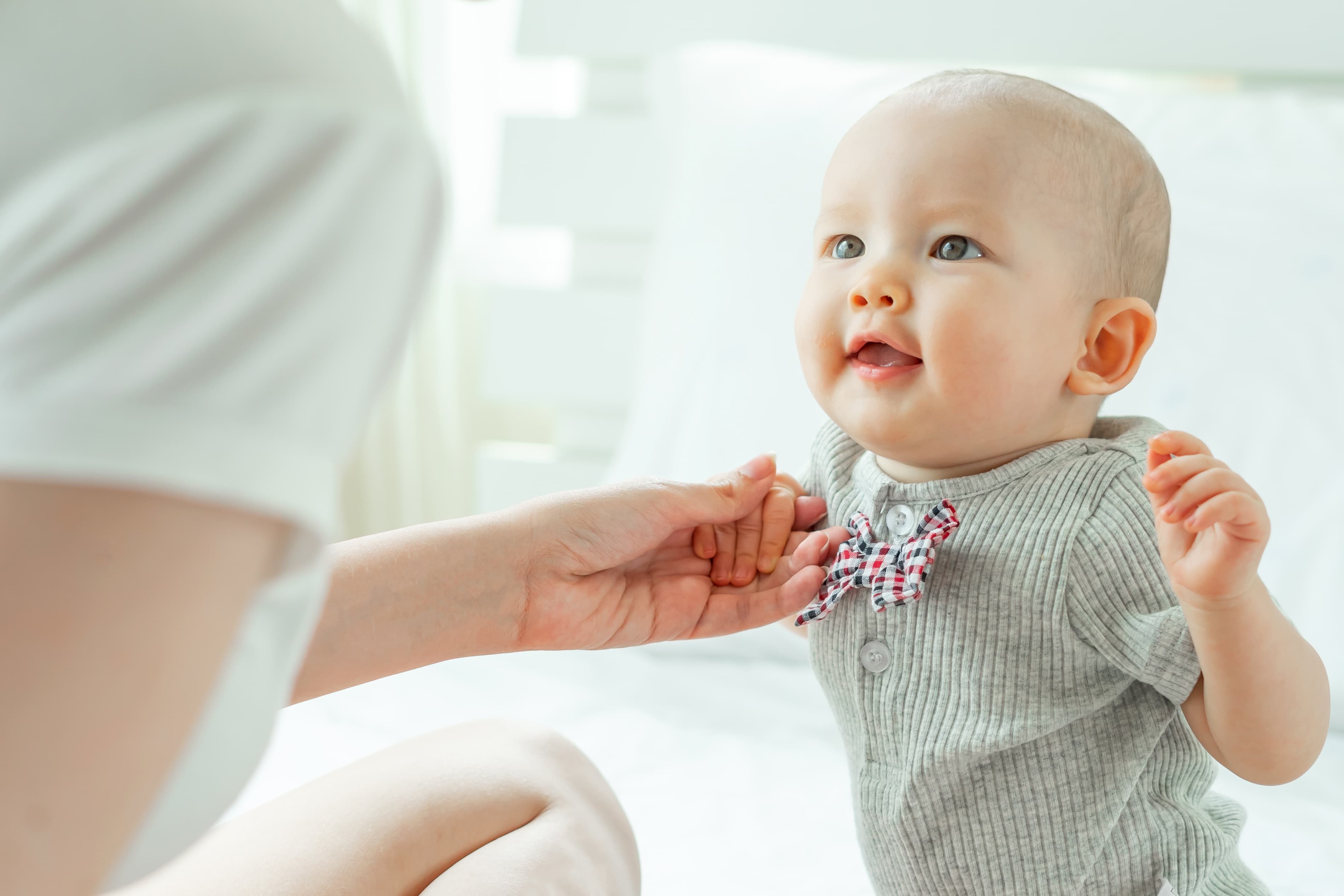 Ilustrasi ibu dan bayi (freepik.com).