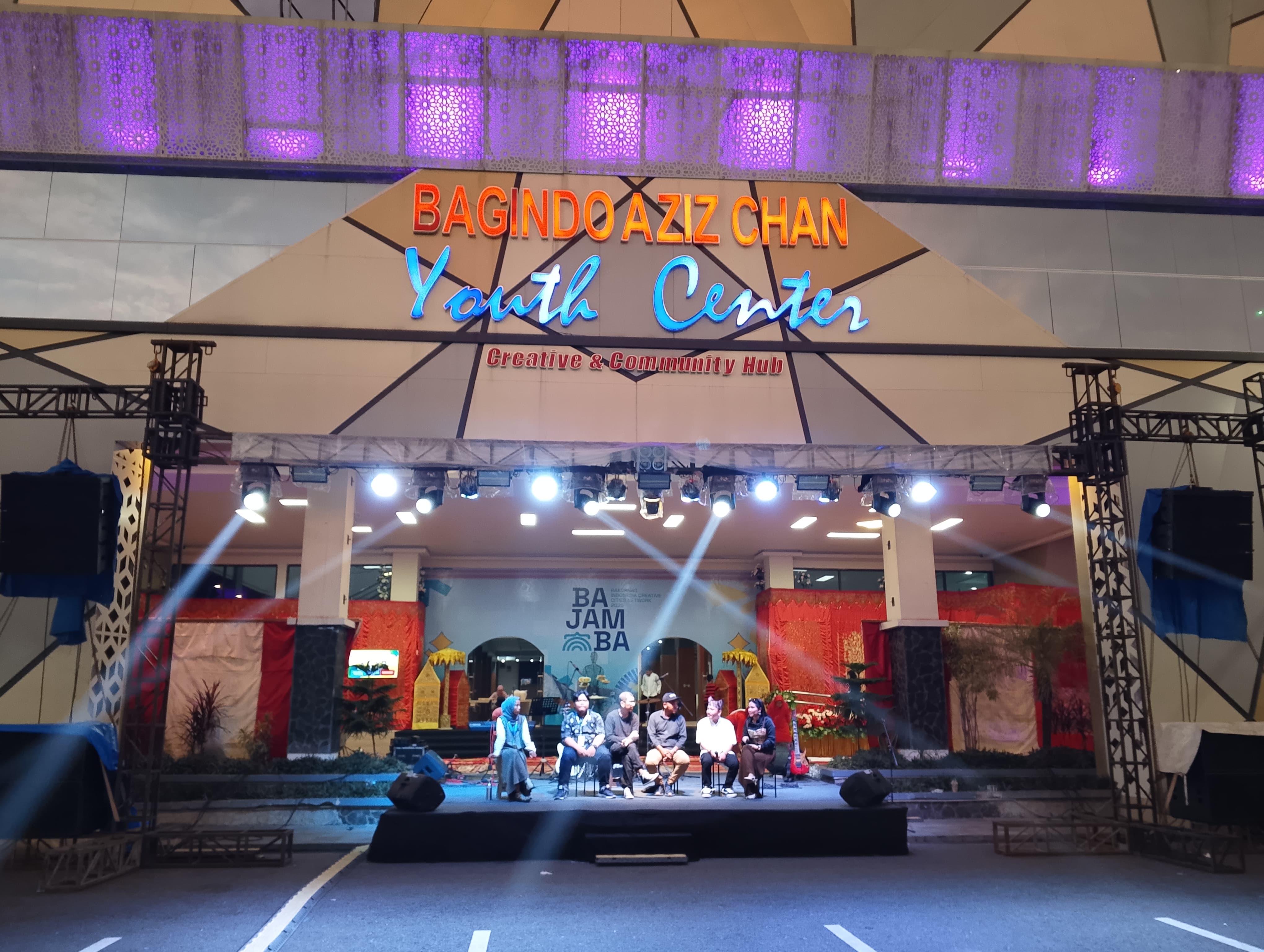 Dalam rangka memeriahkan Hari Jadi Kota (HJK) Padang ke-356, Pemerintah Kota Padang menggelar Padang Gastronomi Festival yang berlangsung selama tiga hari, 7&ndash;9 Agustus 2025, di Youth Center, Padang.