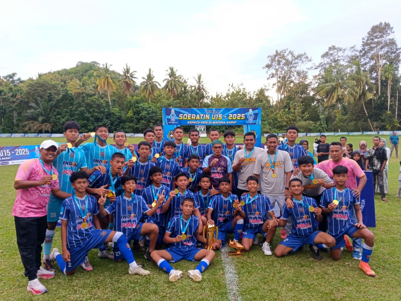 Josal FC U-15 pertahankan gelar juara Soeratin Cup Zona Sumbar usai kalahkan PSP Padang 2-1 di final dan siap wakili Sumbar ke nasional.