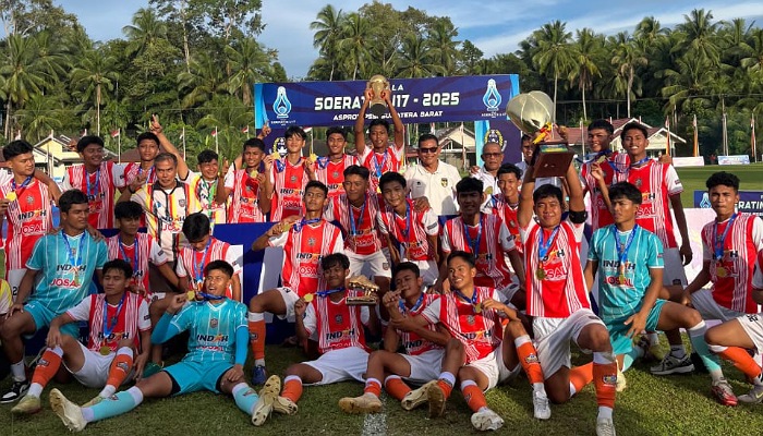 Josal FC U-17 juara Piala Soeratin Sumbar 2025 usai kalahkan Kompak Kampung Pisang FC. Gusti Anugrah Kusuma raih top skorer dengan 6 gol.