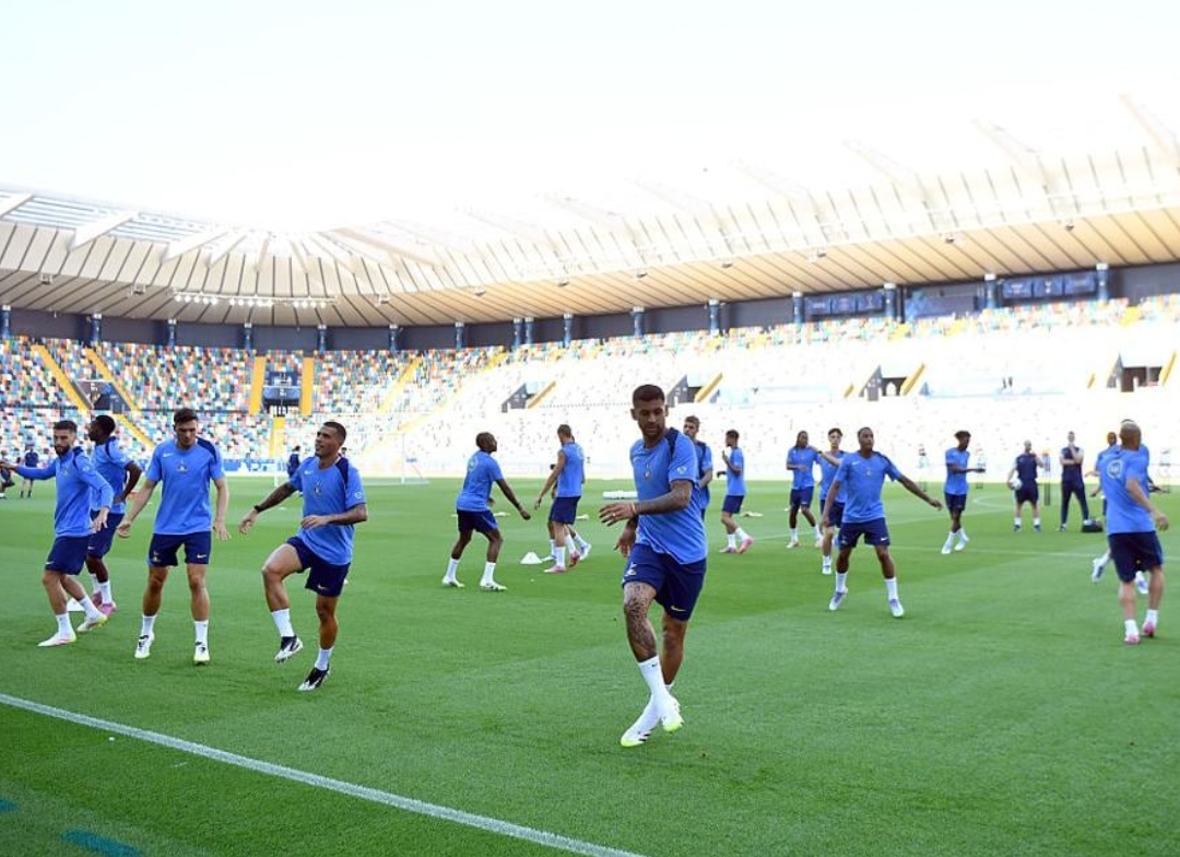 Para pemain Tottenham Hotspur latihan jelang laga melawan PSG di Final Piala Super Eropa 2025. (Foto: UEFA)