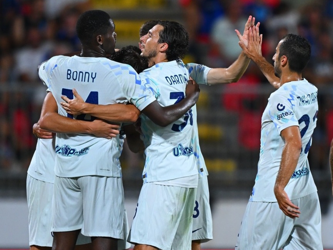 Para pemain Inter Milan merayakan kemenangan setelah babak adu penalti dalam laga persahabatan melawan Monza di Stadion Brianteo. (Foto: IG Inter Milan)