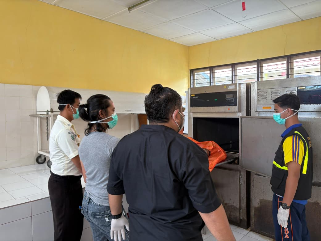 Pria berusia 50 tahun ditemukan meninggal dunia di Pariaman, Jumat (15/8/2025). Satreskrim Polres Pariaman melakukan penyelidikan atas kasus penemuan mayat ini. (Satreskrim Polres&nbsp;Pariaman)