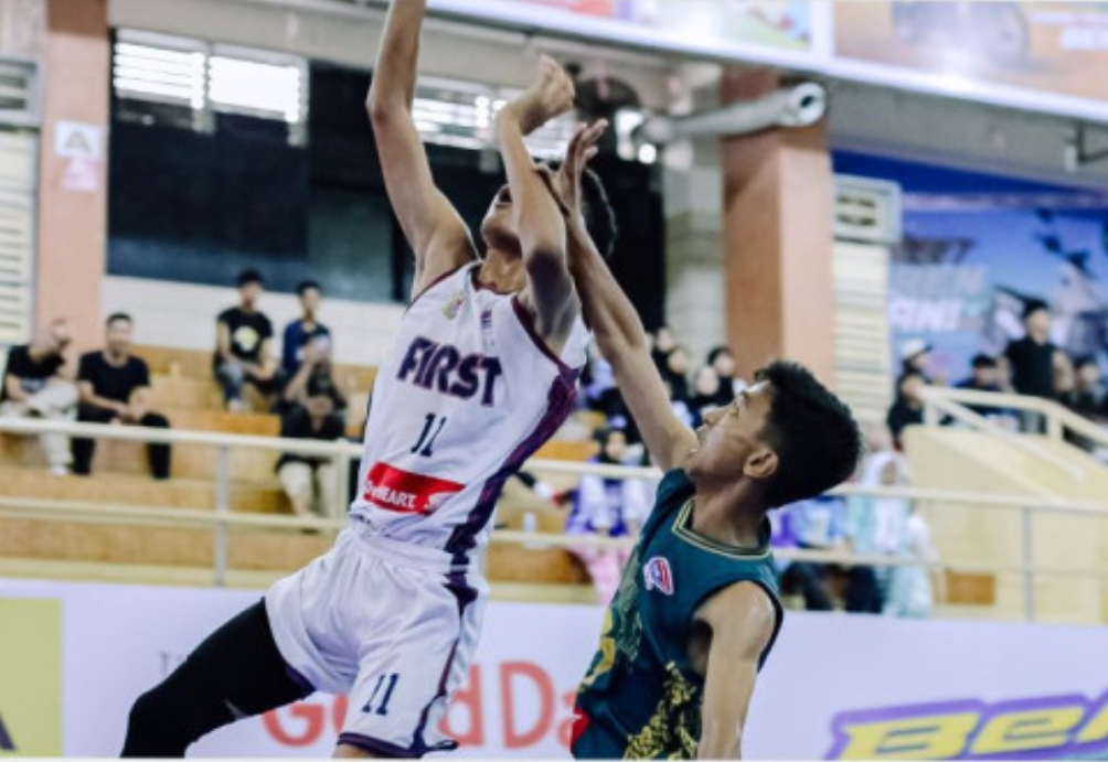 Penampilan solid Bagas Ilham Saputra bawa Smansa Solok menang di Honda DBL Sumbar 2025. (Foto: DBL Indonesia)