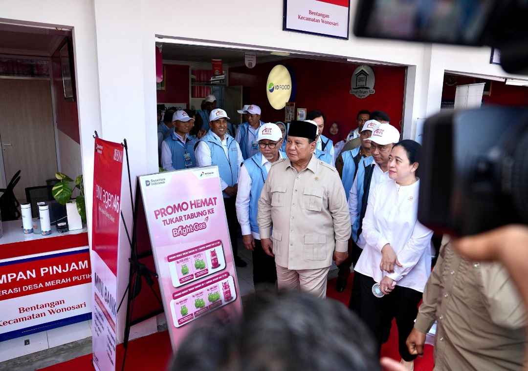 Presiden Prabowo Subianto memprioritaskan program Makan Bergizi Gratis (MBG), Sekolah Rakyat, dan Koperasi Desa/Kelurahan Merah Putih.(Foto: PCO)