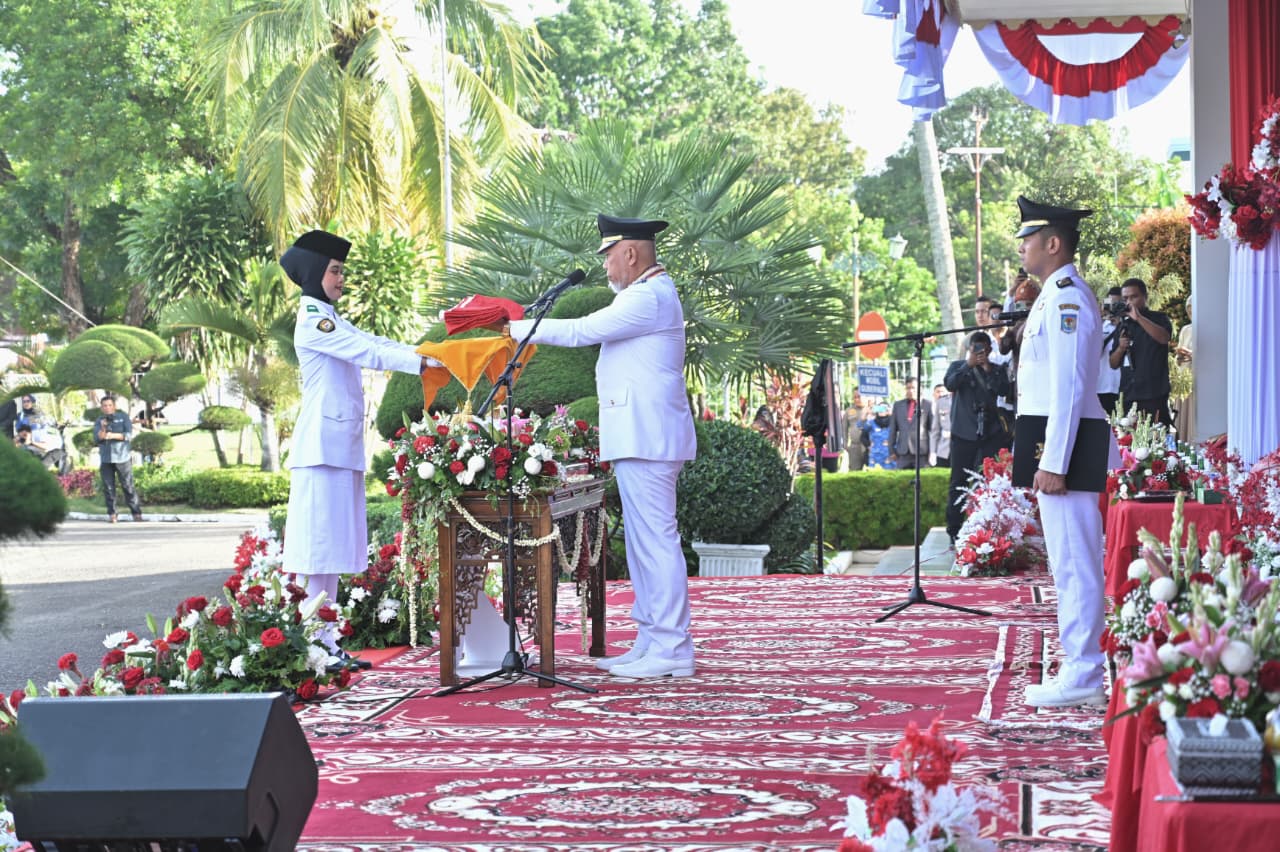 Upacara HUT ke-80 RI di Sumbar berlangsung khidmat. Gubernur Mahyeldi pimpin upacara.