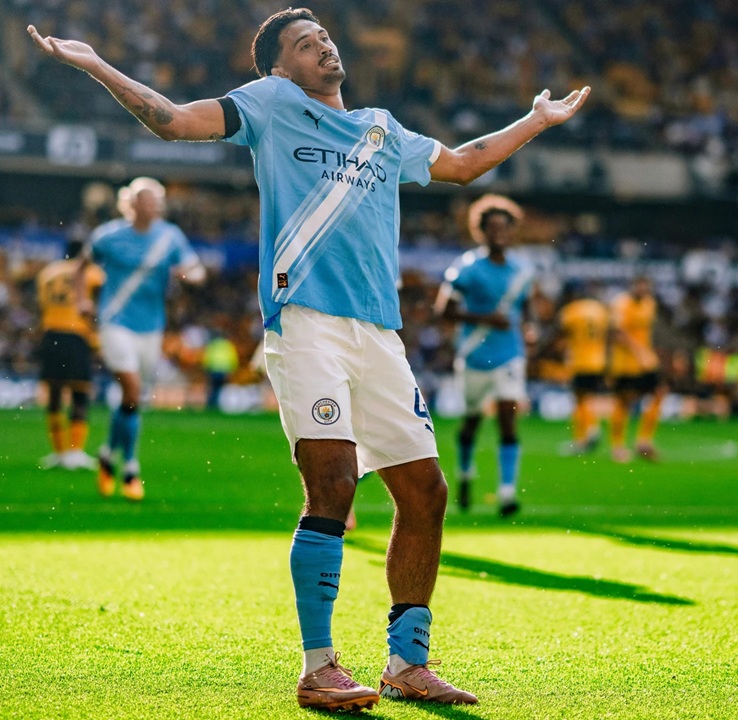 Gelandang Manchester City Tijjani Reijnders sama-sama mencetak gol dalam laga debut kompetitif bersama tim masing-masing kemarin (17/8).