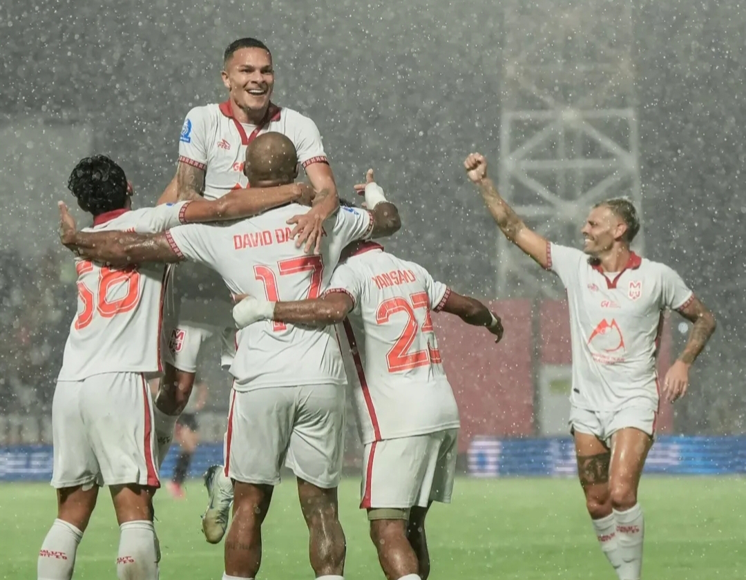 Para pemain Malut United FC saat bermain imbang melawan Bali United FC pada laga Pekan ke-2 BRI Super League 2025/2026. (Foto: IG @malutunitedfc)