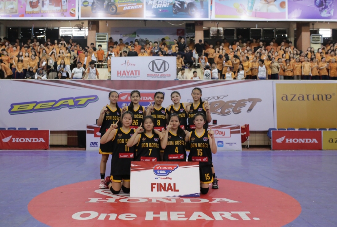Tim putri SMA Don Bosco lolos ke final lagi usai mengalahkan tim putri SMAN 3 Bukittinggi pada ajang Honda DBL with Kopi Good Day 2025 West Sumatra.(Foto: Gilang DBL)