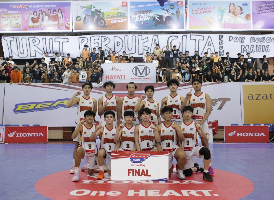 Tim putra SMA Don Bosco ke final setelah kalahkan SMA 10 Padang 74-38 di babak Fantastic Four Honda DBL 2025 West Sumatera. (Foto: Gilang DBL)