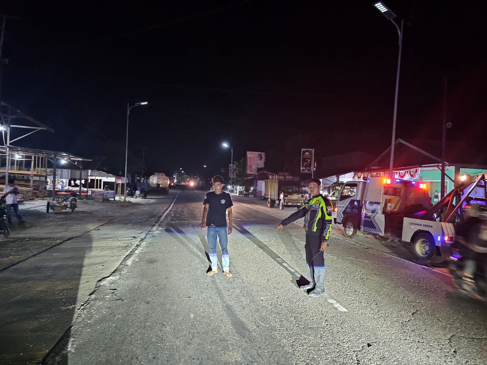 Kecelakaan di Batanganai melibatkan Mobil Toyota Rush dan Hino Tangki, Rabu (20/8/2025) malam. (Satlantas Polres&nbsp;Padangpariaman)