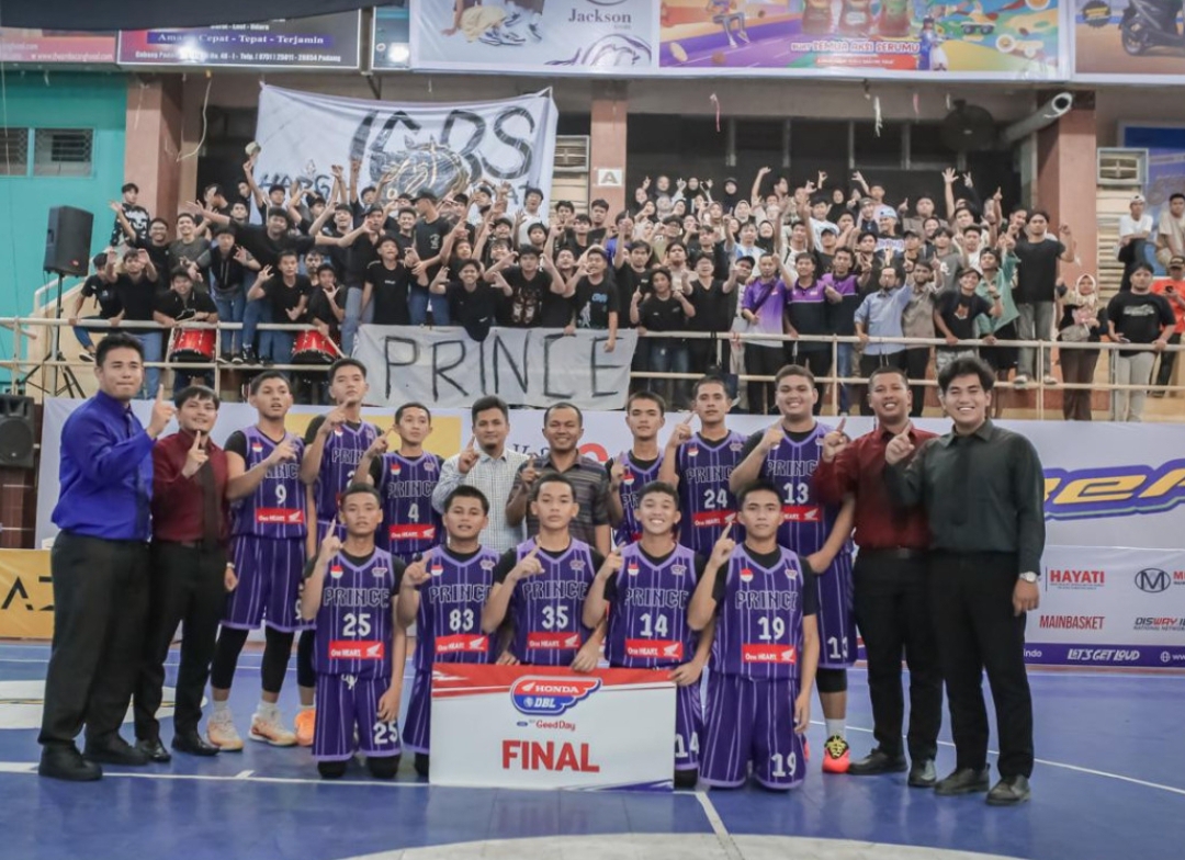 Tim SMA IT Insan Cendekia Payakumbuh (Prince) berpose usai memastikan tiket ke Final DBL Sumbar 2025 untuk pertama kalinya. (Foto: DBL Indonesia)