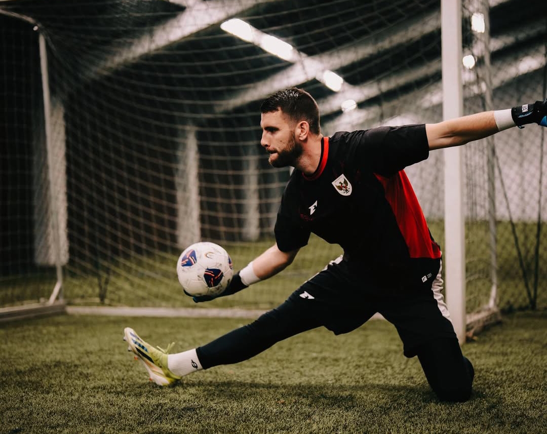 Kiper Timnas Indonesia, Marthen Paes, dipastikan absen pada FIFA Matchday September 2025 karena cedera hamstring. (Foto: Dok. IG @marthenpaes)