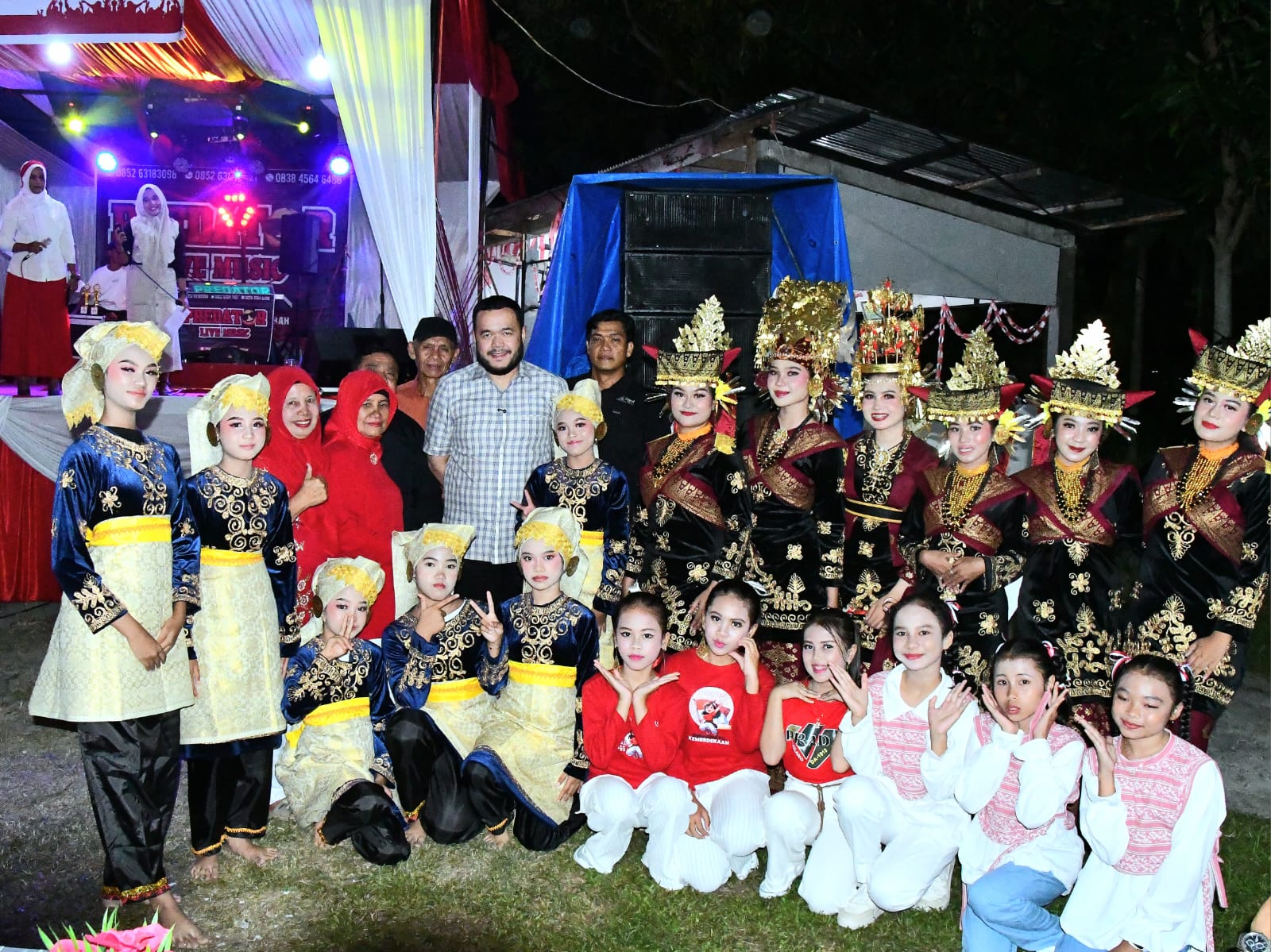 Warga Komplek Pengambiran Permai meriahkan HUT ke-80 RI bersama Wali Kota Padang Fadly Amran, dengan panggung seni dan hiburan.