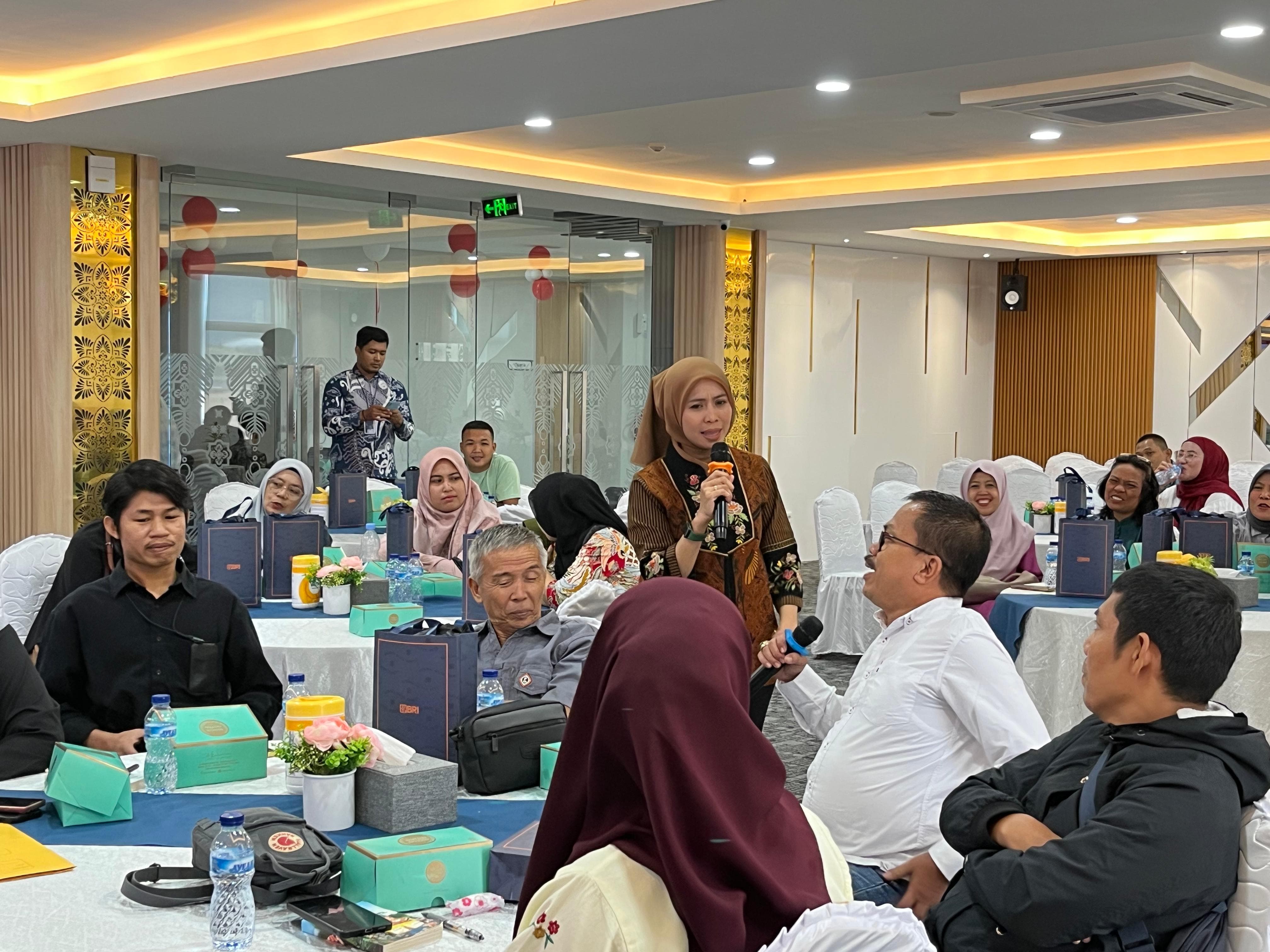 BRI Padang dan Bulog gelar Gathering Mitra RPK, perkuat ketahanan pangan dengan fasilitas dana talangan untuk mendukung distribusi pangan dan daya saing usaha.