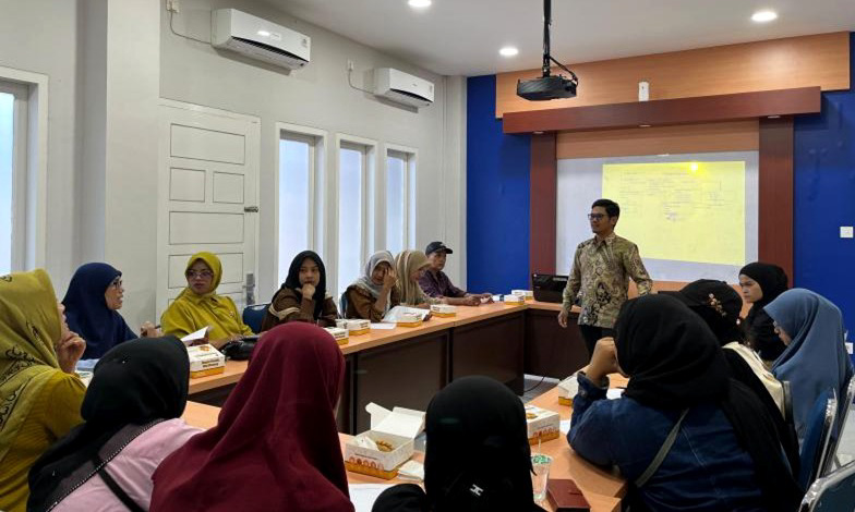 Rumah BUMN Padang Panjang gelar pelatihan pembukuan UMKM bersama pakar Adyl Rahmathsyah, bekali pelaku usaha keterampilan laporan keuangan untuk dorong daya saing di Sumatera Barat.