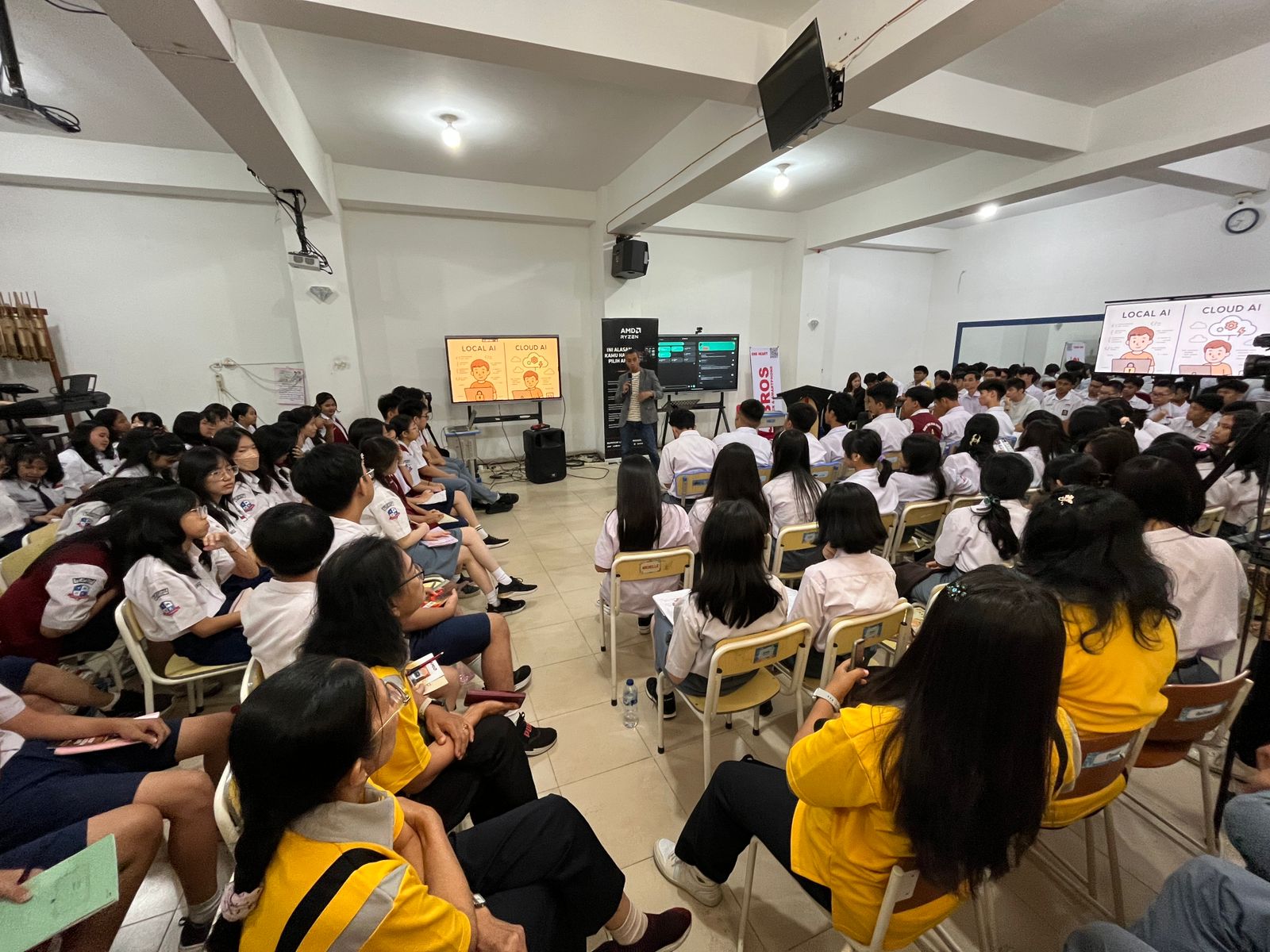 Sekolah Kristen Kalam Kudus (SKKK) Padang integrasikan teknologi AI berbasis AMD Ryzen untuk bekali siswa literasi digital, etika AI, hingga soft skills sejak dini.