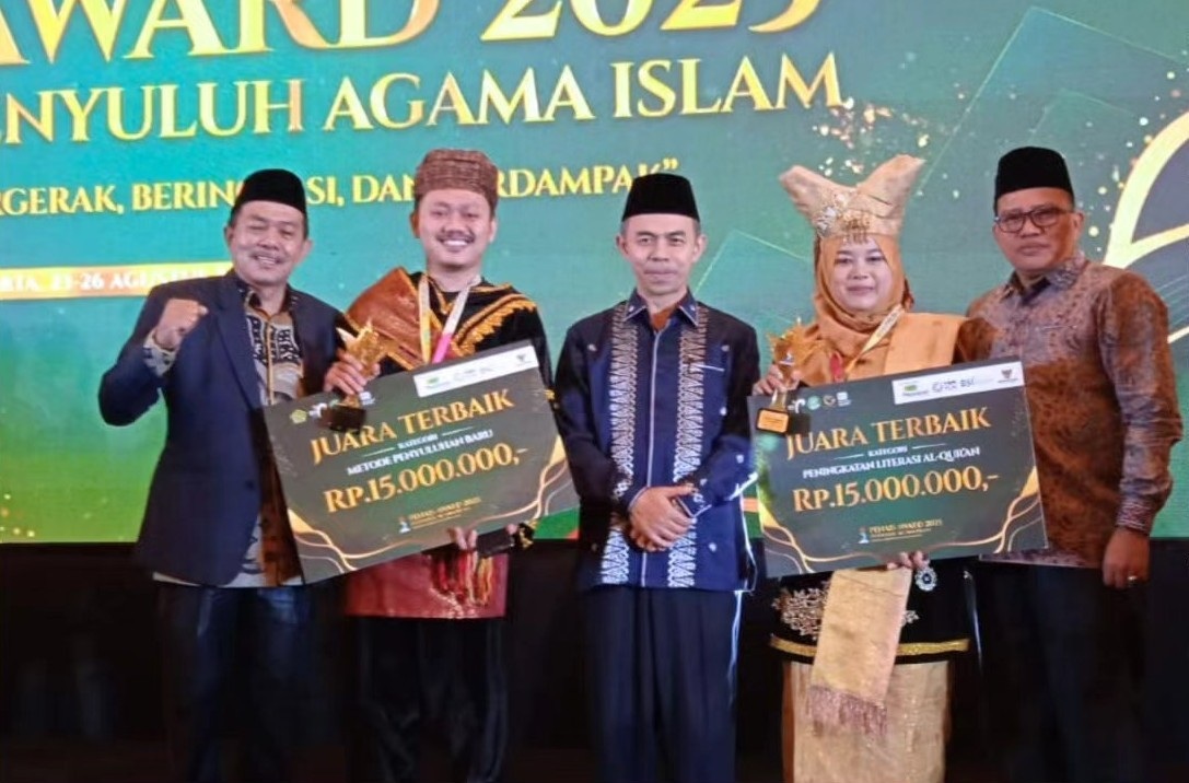 Dua Penyuluh Agama Islam Sumbar menorehkan prestasi nasional dengan meraih juara terbaik di ajang Penais Award 2025, Senin (25/8).