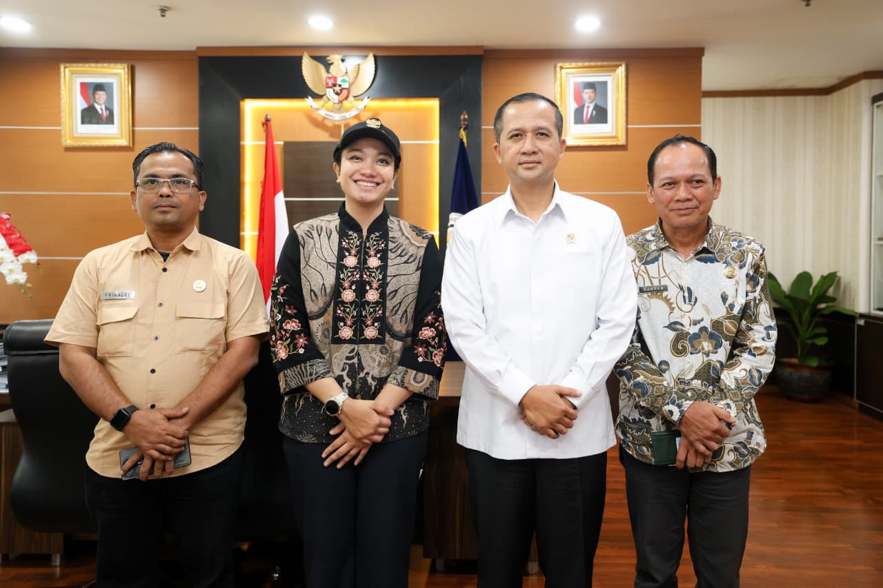 Bupati Dharmasraya Annisa Suci Ramadhani temui Menteri Transmigrasi, Muhammad Iftitah Sulaiman Suryanagara, di Jakarta, Selasa (26/8/2025).