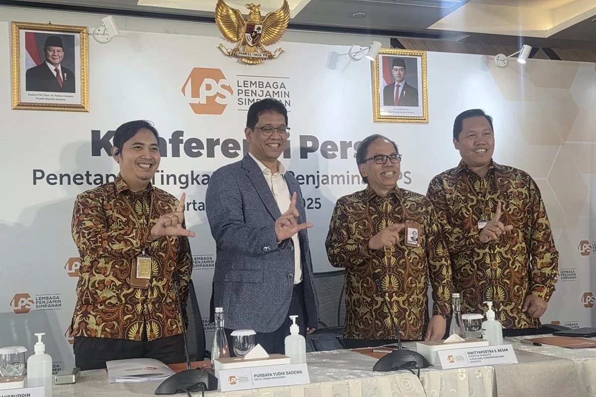 Ketua Dewan Komisioner LPS Purbaya Yudhi Sadewa dalam konferensi pers di Jakarta, Selasa (26/8).