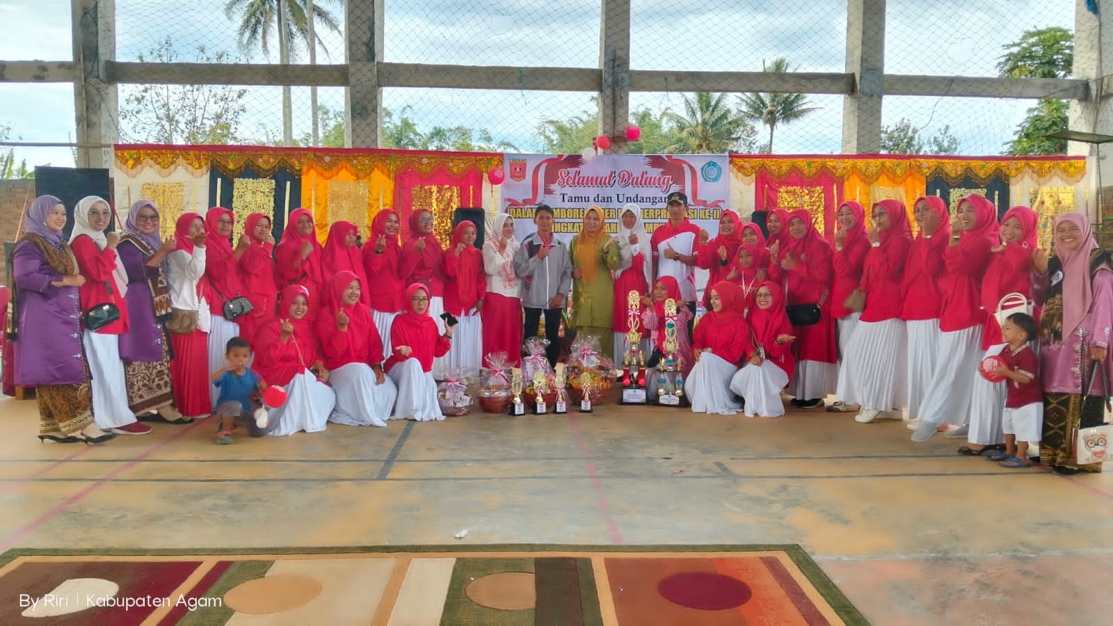 TP PKK Nagari Panampuang menggelar Jambore PKK Tingkat Nagari di GOR Kabasaran Panampuang pada Minggu (24/8).