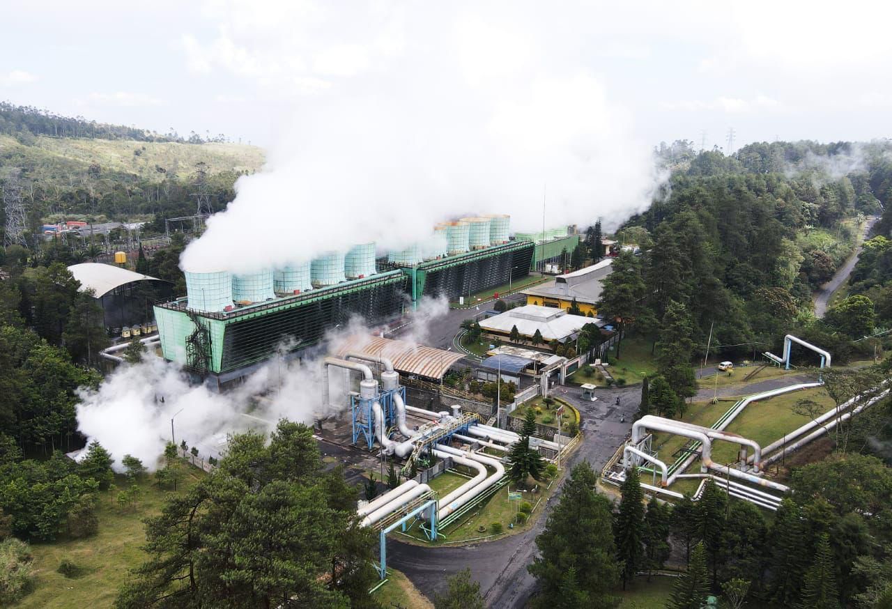 Tampak Pembangkit Listrik Tenaga Panas Bumi (PLTP) Kamojang dengan kapasitas 140 MW yang berlokasi di Kabupaten Bandung,&nbsp;Jawa&nbsp;Barat.