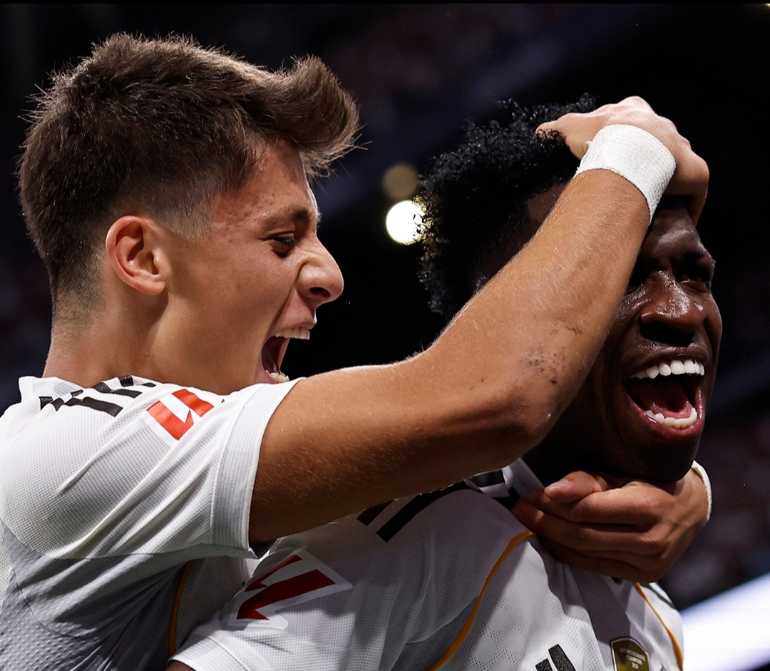 Selebrasi Arda Guler dan Vinicius Junior usai mencetak gol Real Madrid saat melawan Mallorca pada pekan ketiga La Liga 2025/2026. (Foto: Real Madrid)
