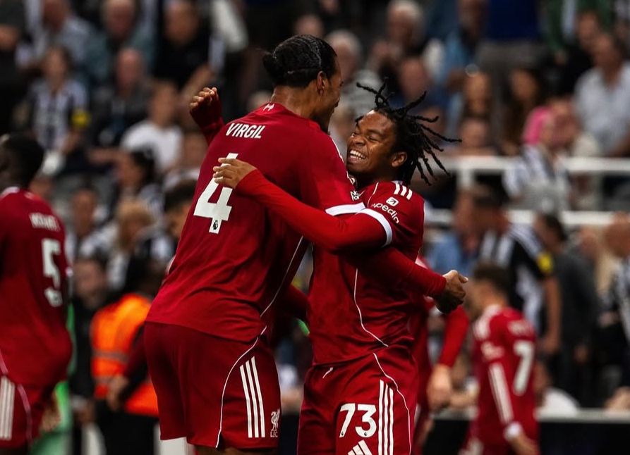 Rio Ngumoha mencetak sejarah cetak gol penentu kemenangan dalam laga debutnya bersama Liverpool di Liga Inggris saat hadapi Newcastle di St James