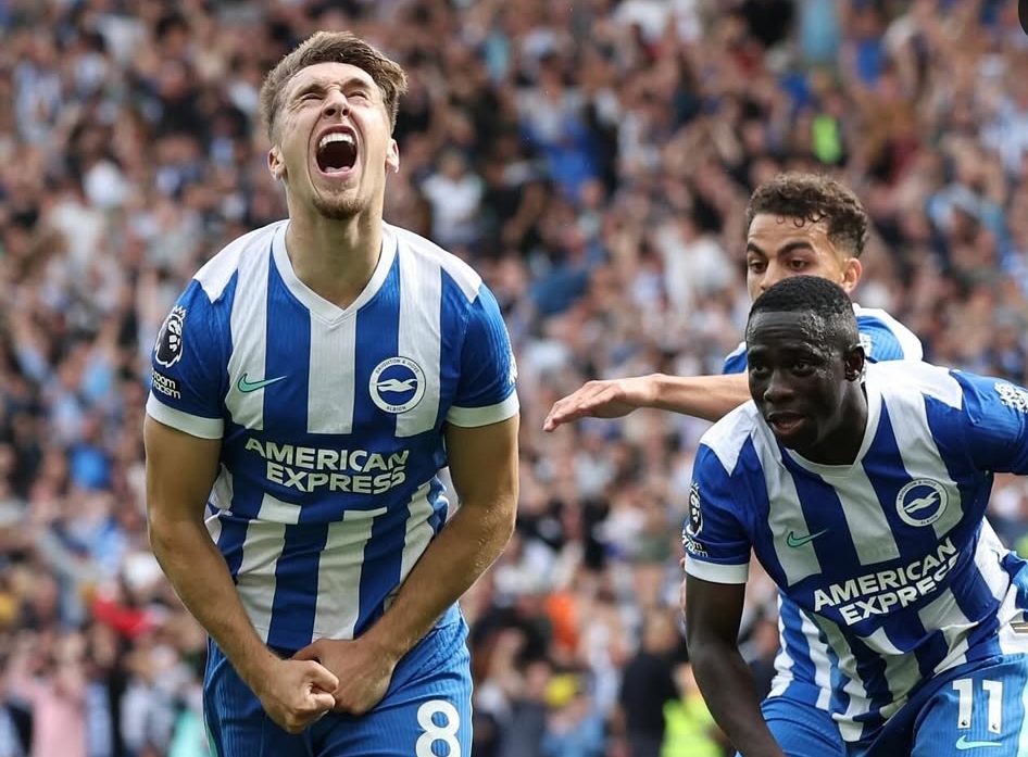 Brajan Gruda merayakan gol kemenangan Brighton ke gawang Manchester City pada laga Liga Inggris di Amex Stadium, Minggu malam WIB (31/8/2025).(Foto: IG @officialbhafc)