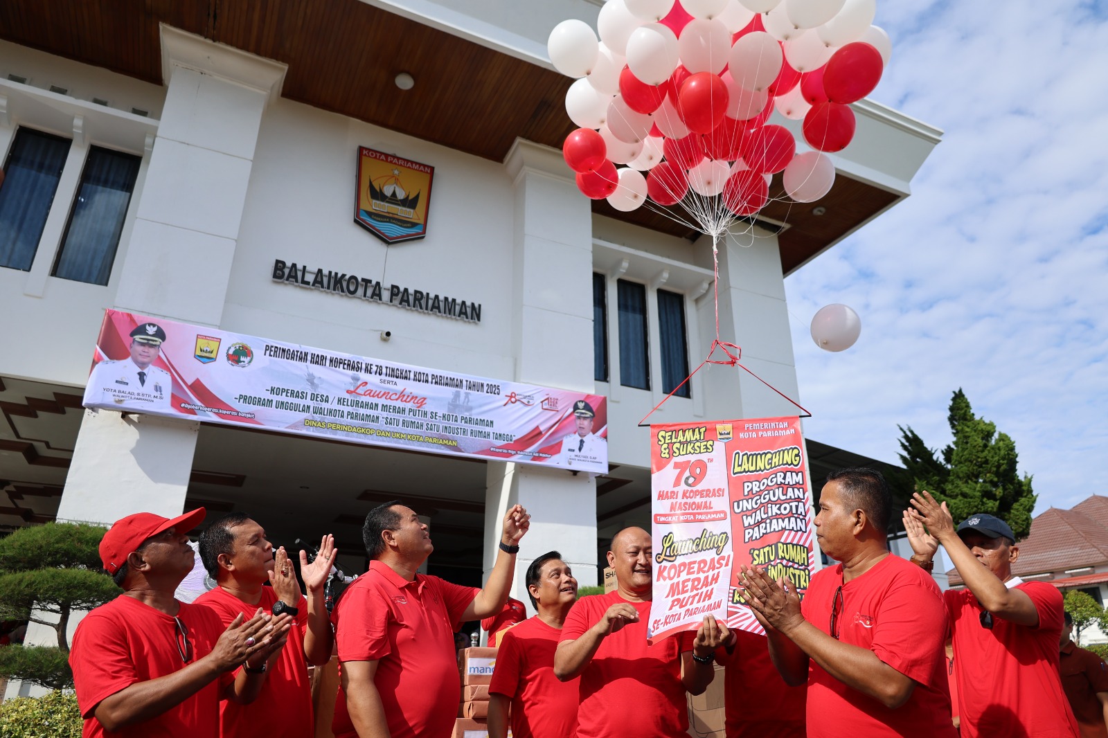 PROGUL: Wali Kota Pariaman, Yota Balad, secara resmi meluncurkan program &ldquo;Satu Rumah Satu Industri Rumah Tangga&rdquo; bertepatan dengan peringatan Hari Koperasi Nasional ke-78.