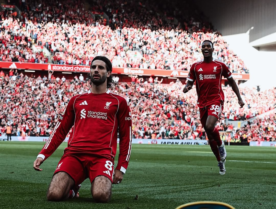 Dominik Szoboszlai merayakan gol tendangan bebas yang membawa Liverpool menang 1-0 atas Arsenal di Liga Inggris.(Foto: IG Liverpool FC)