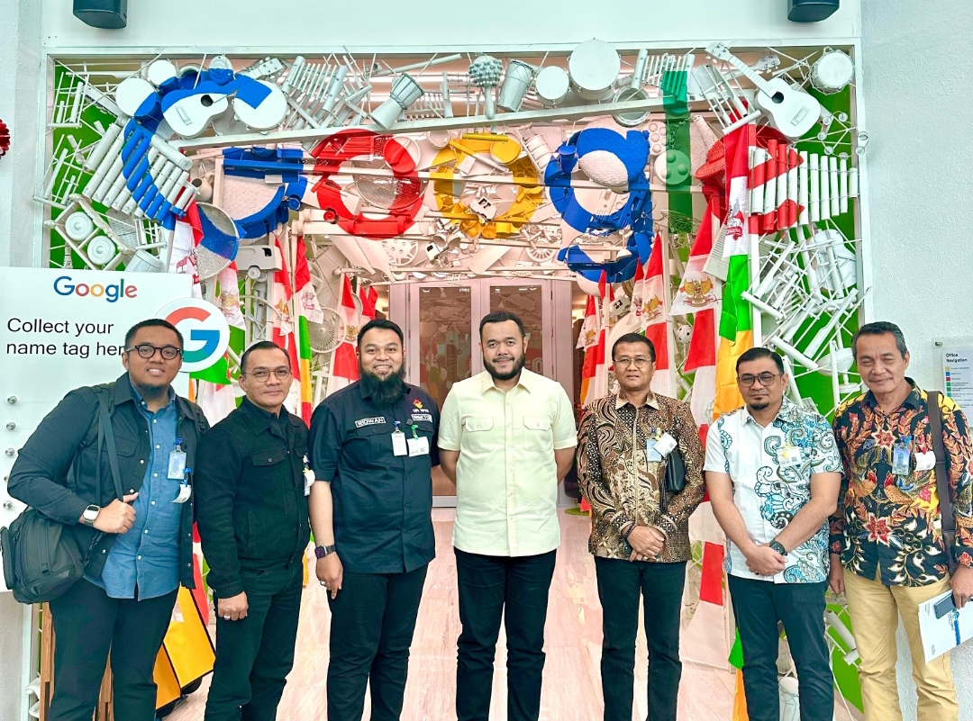 Rektor UPI YPTK bersama Wali Kota Padang dan rombongan kunjungan resmi ke kantor Google Indonesia di Jakarta.(Foto: Humas UPI YPTK)