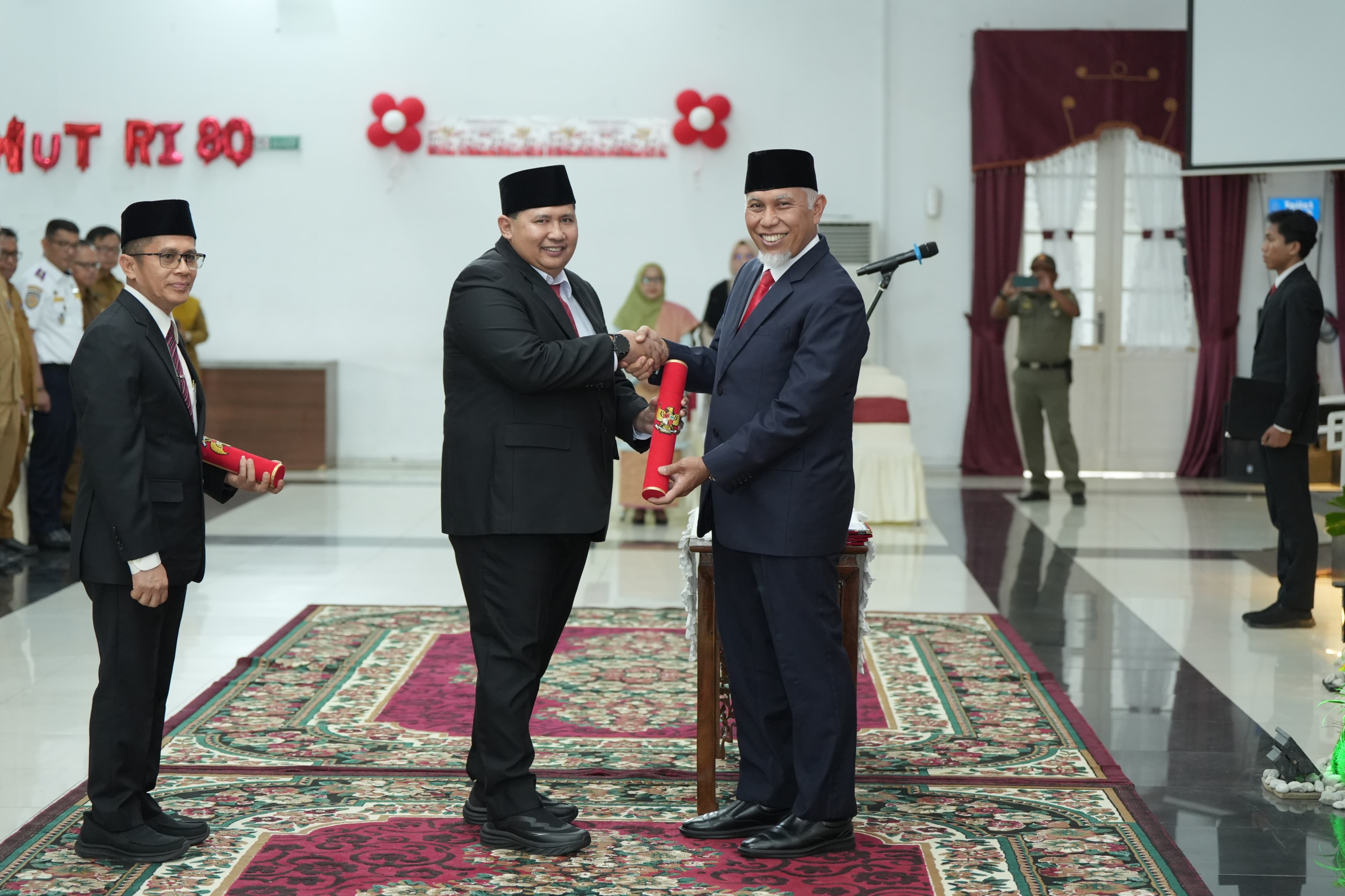 Kepala Bappeda Sumbar Medi Iswandi ST MM dilantik menjadi Asisten Administrasi Umum Pemprov Sumbar, menggantikan Andri Yulika SH MHum, dipercaya sebagai Inspektur Daerah, Selasa (2/9/2025).