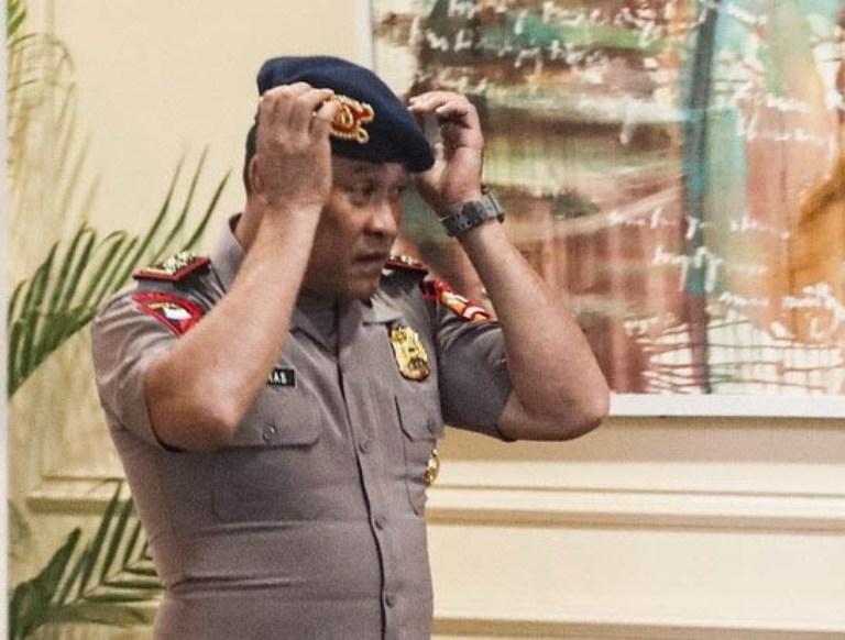 JELANG SIDANG: Komandan Batalyon Resimen IV Korps Brimob Polri Kompol Cosmas K Gae sesaat akan menjalani sidang Komisi Kode Etik Polri (KKEP) di Mabes Polri, kemarin.